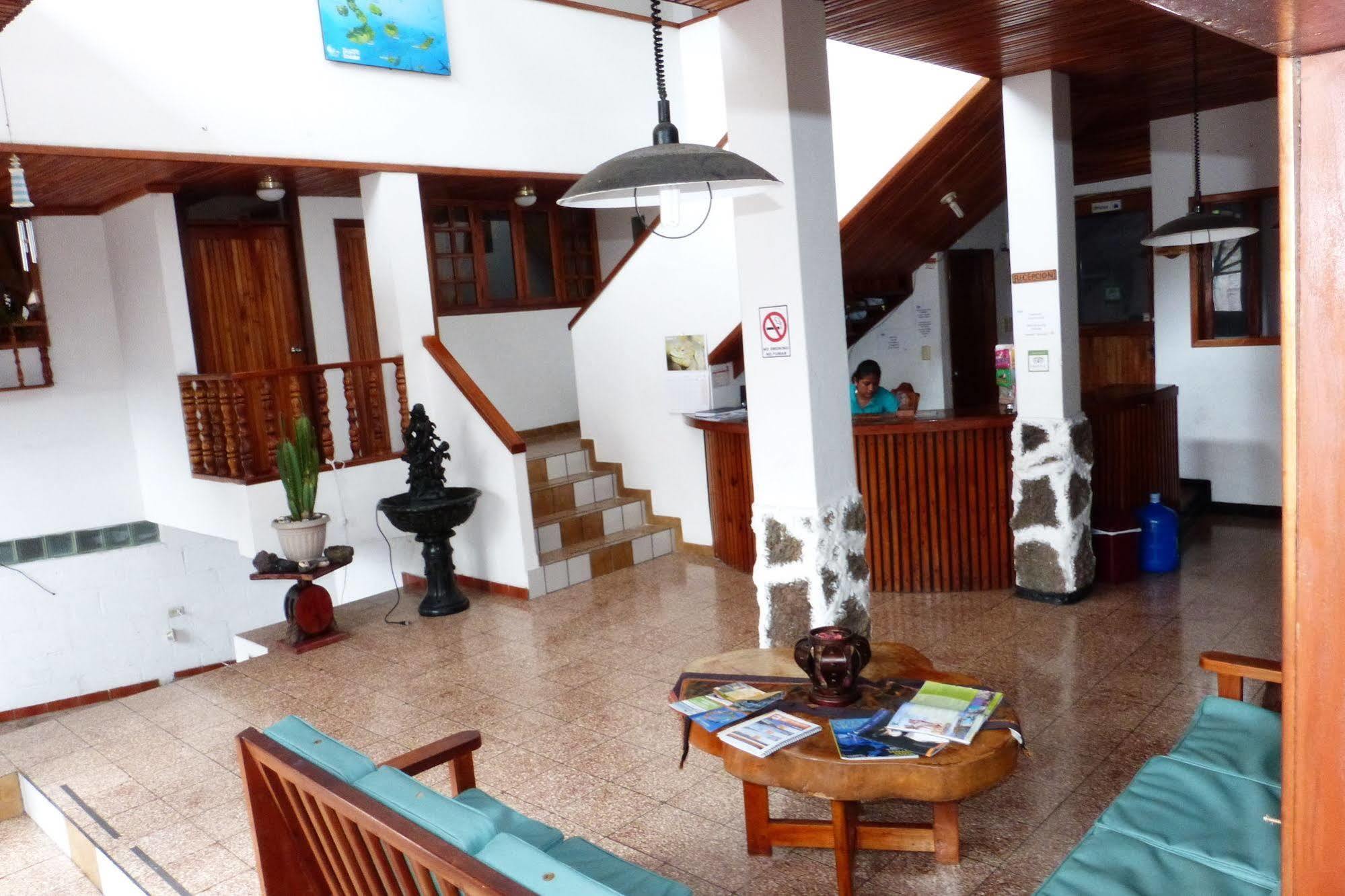 Hostal Castro Galapagos Puerto Ayora  Extérieur photo